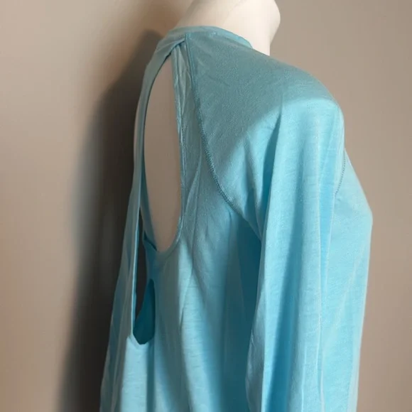 Under Armour Light Blue Long Sleeve Cut Out Loose Athletic Shirt Size Small - Picture 5 of 5